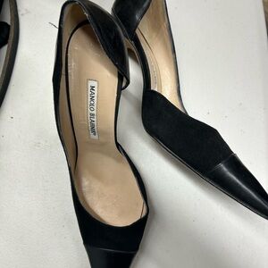 Manolo sz40 Heels in black suede and leather toe open sides pump